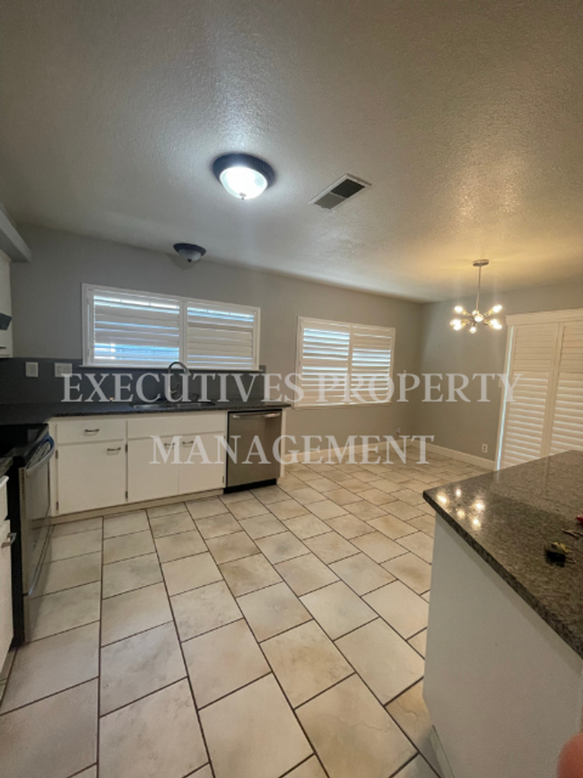 Building Photo - 3341 El Dorado Ct
