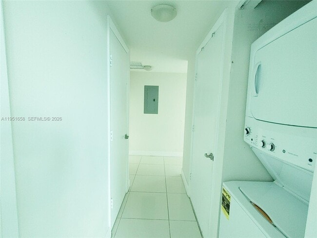 Building Photo - 1871 NW S River Dr