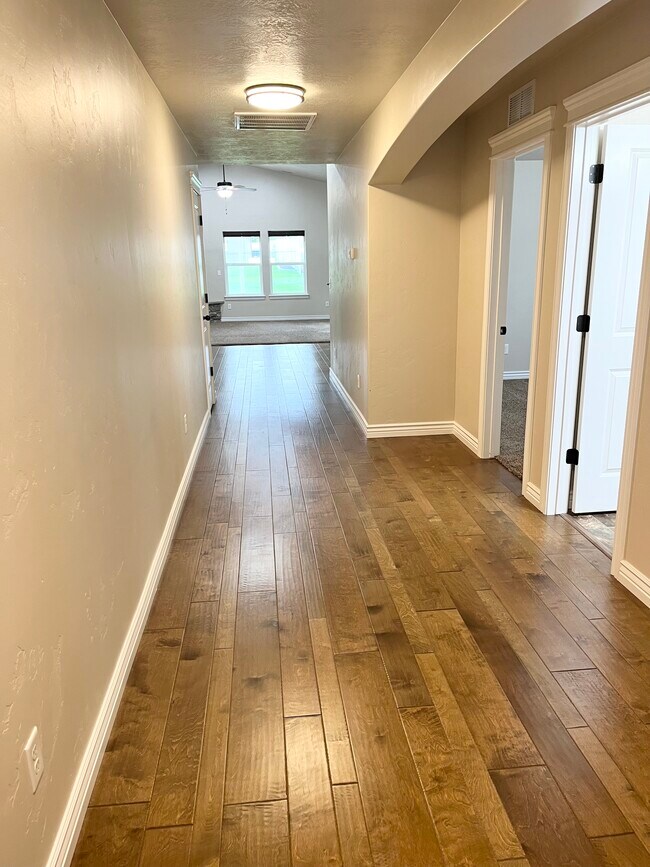 Building Photo - Silver Lining