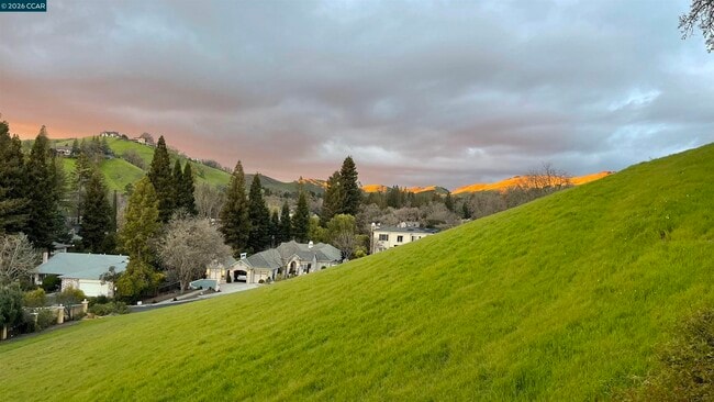 Building Photo - 44 Pulido Ct