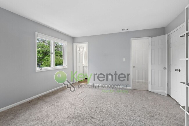 Building Photo - Spacious 2BR/2BA Duplex in Gated Community with Parking, Washer/Dryer & NYC Skyline Views
