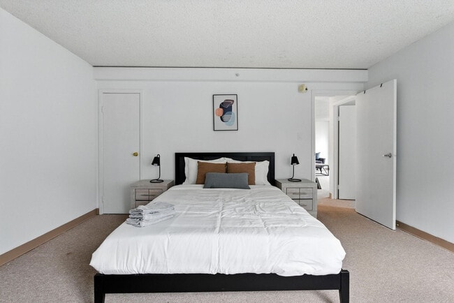 Building Photo - 1711 Bellevue Ave
