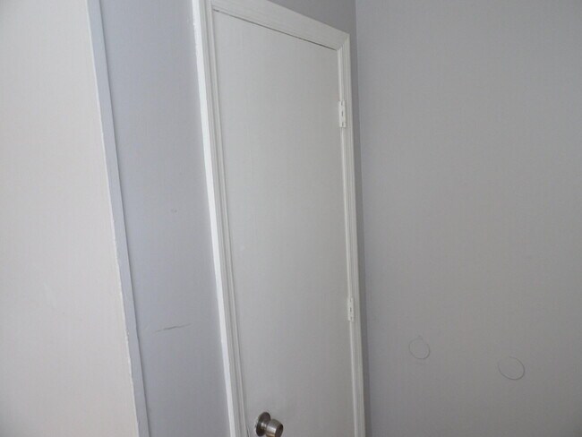 Building Photo - 902 Plaza Dr