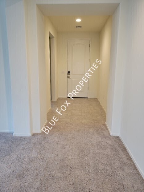 Building Photo - 5525 W Lazy Farm Dr