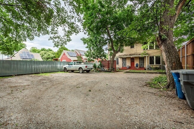 Building Photo - 4807 Reiger Ave