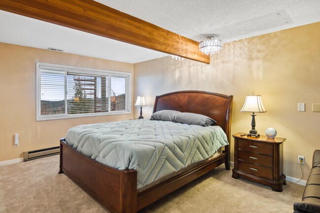 Building Photo - 16131 Black Bear Dr