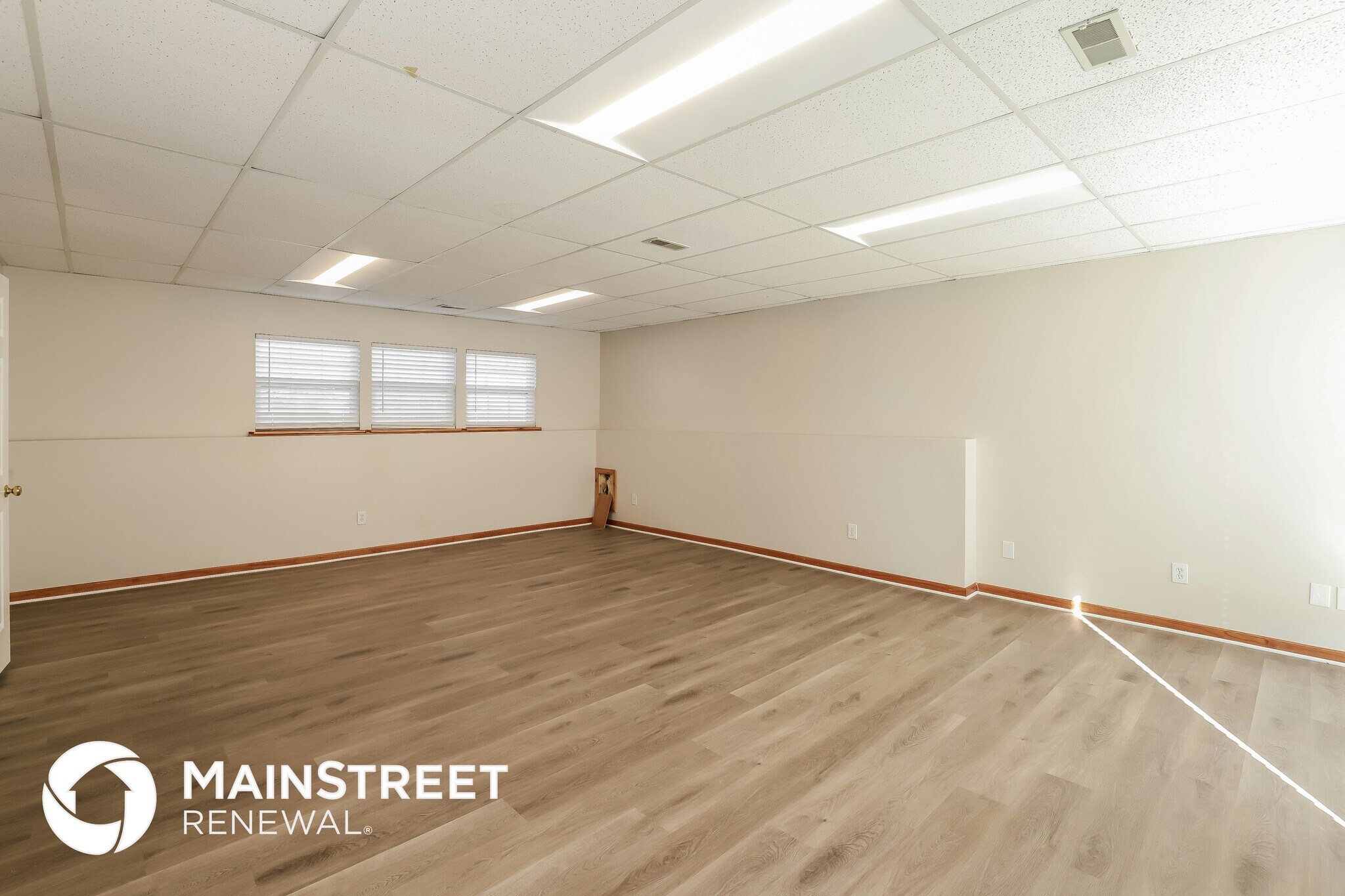 Building Photo - 309 SW Creek Ridge Drive .