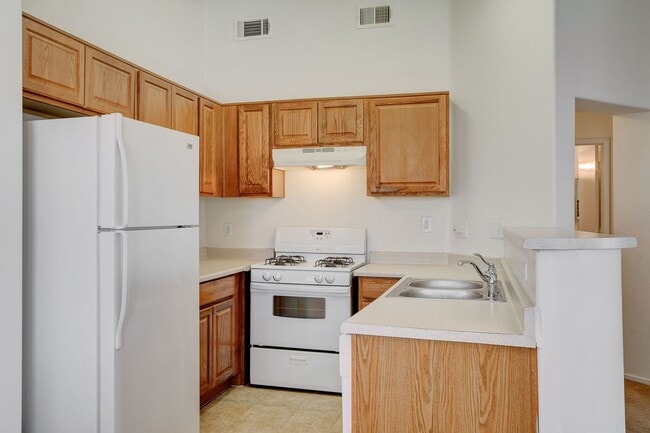 Building Photo - Adorable 2 Bedroom Condo