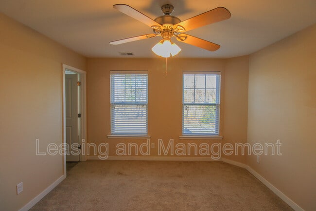 Building Photo - 4946 Ballantine Dr