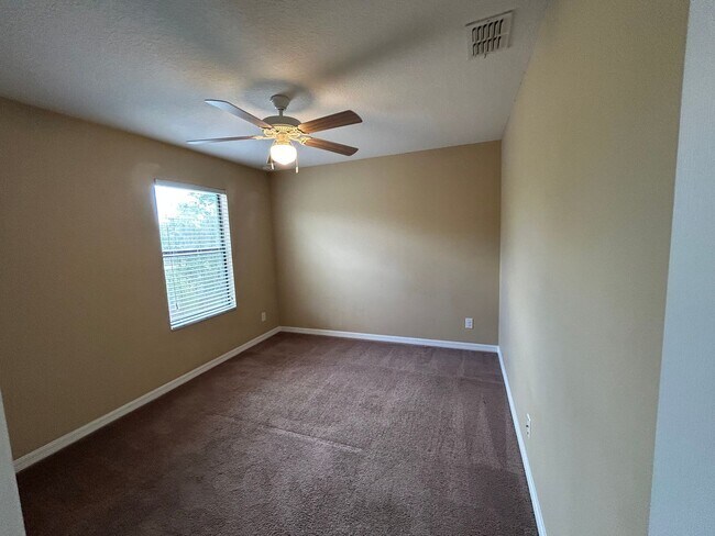 Building Photo - Available Mid May! Spacious 4/2 Single Fam...