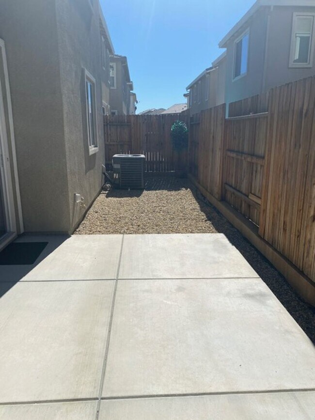 Building Photo - MOVE IN READY!  4 Bedroom Home in Whitney Ranch Rocklin