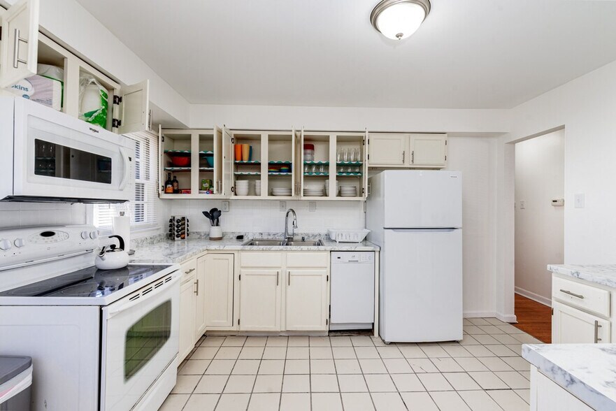 Building Photo - 660 Graham Rd