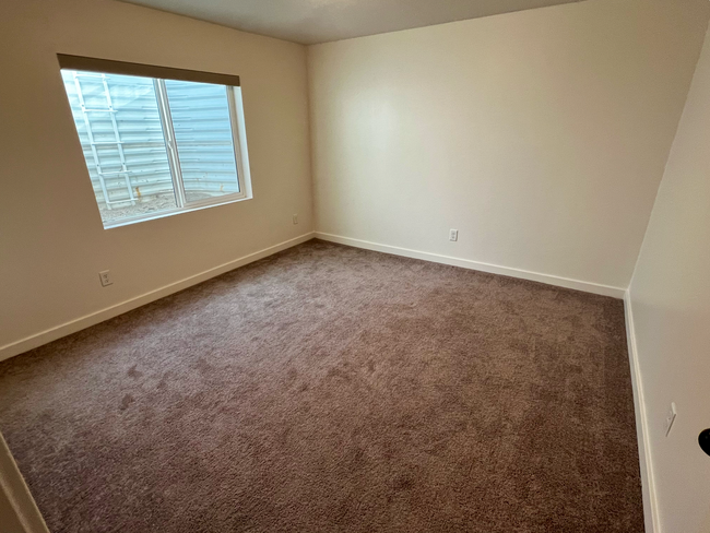 Building Photo - Modern 5 bedroom home for rent in Spanish ...