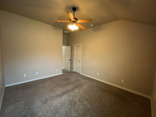Building Photo - 3306 Lineage Loop