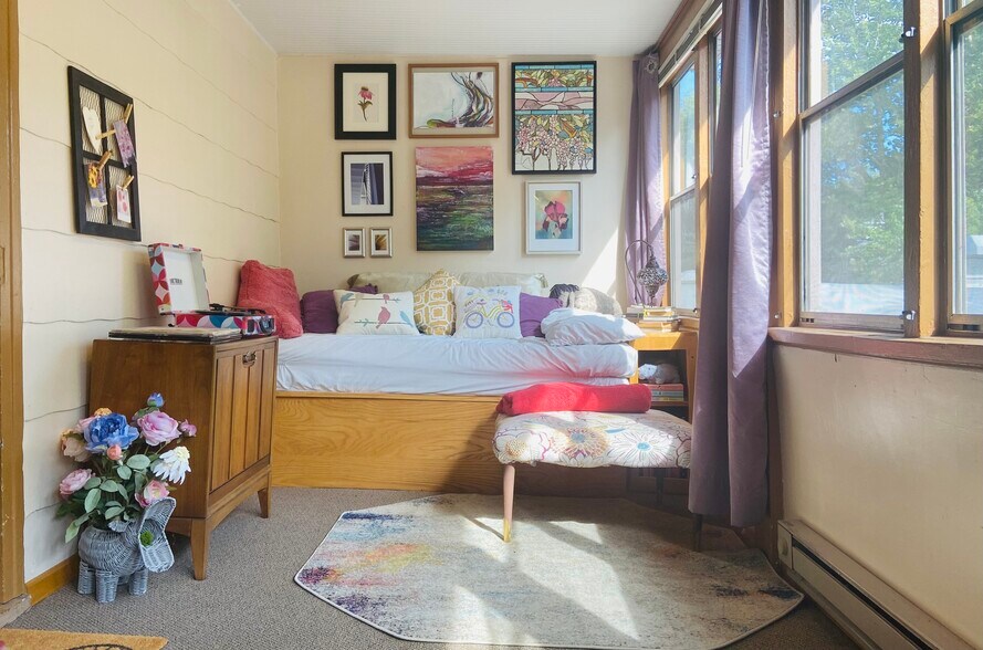 Sun room - 2303 Atwood Ave