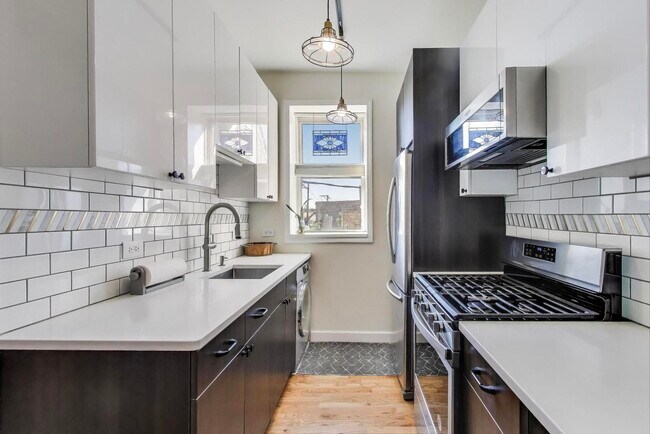 Building Photo - 2255 W 24th St