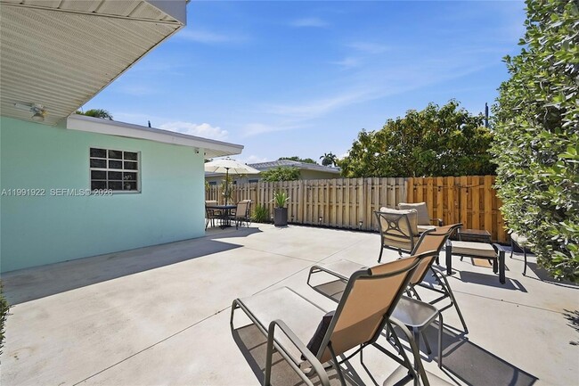 Building Photo - 2725 SE 2nd Ct