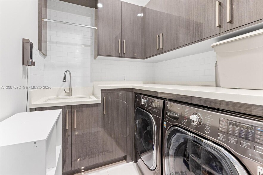 Building Photo - 924 Evergreen Dr