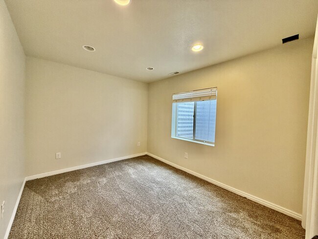 Building Photo - 10753 Topview Rd