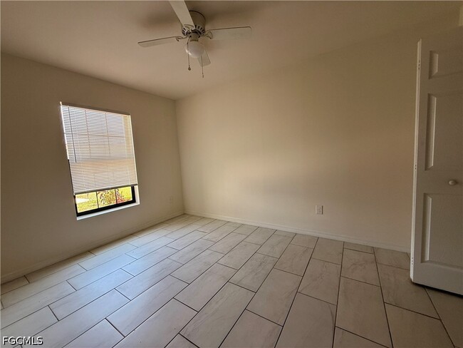 Building Photo - 4712 SE 5th Ave