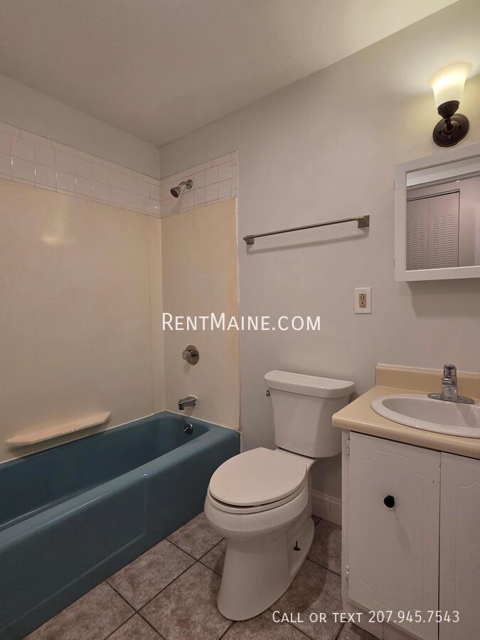 Building Photo - 10 Tall Pines Dr