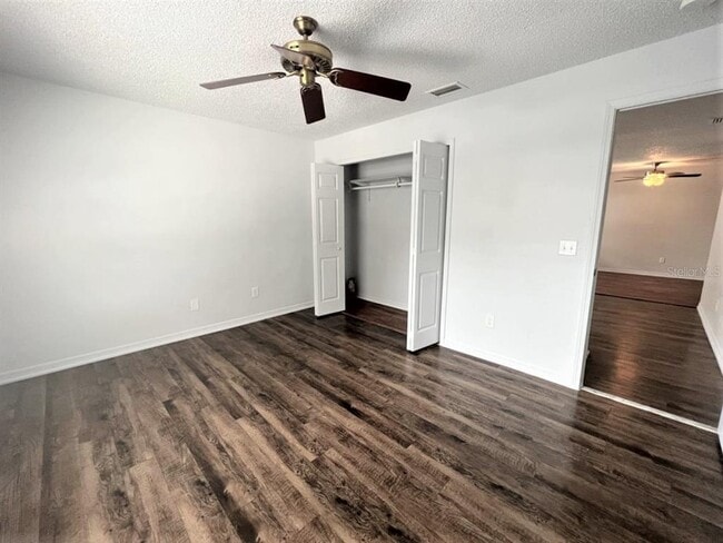 Building Photo - 3147 Bloomingdale Villas Ct