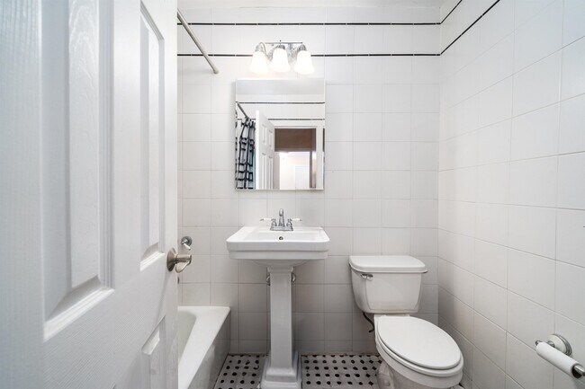 Building Photo - 6040 BLVD E