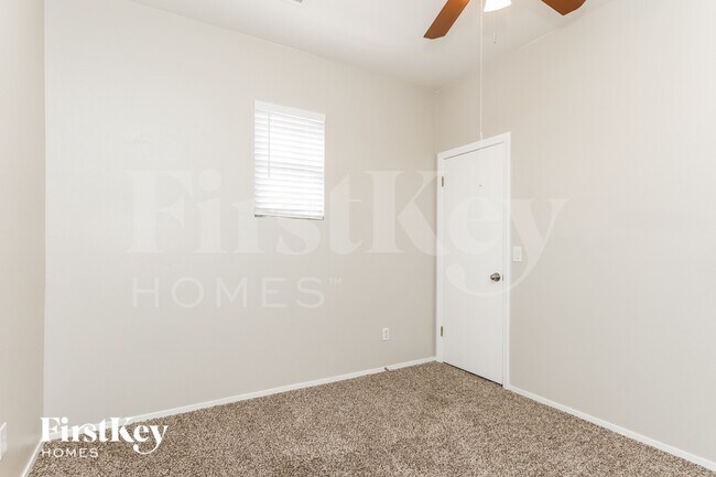 Building Photo - 812 New Season Ct