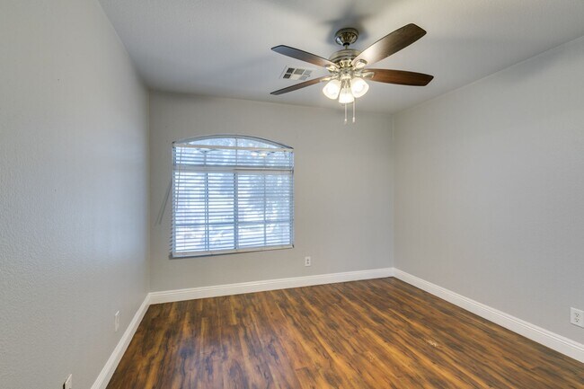 Building Photo - BEAUTIFUL POOL HOME W/RV