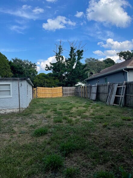 Building Photo - 8722 N Brooks St