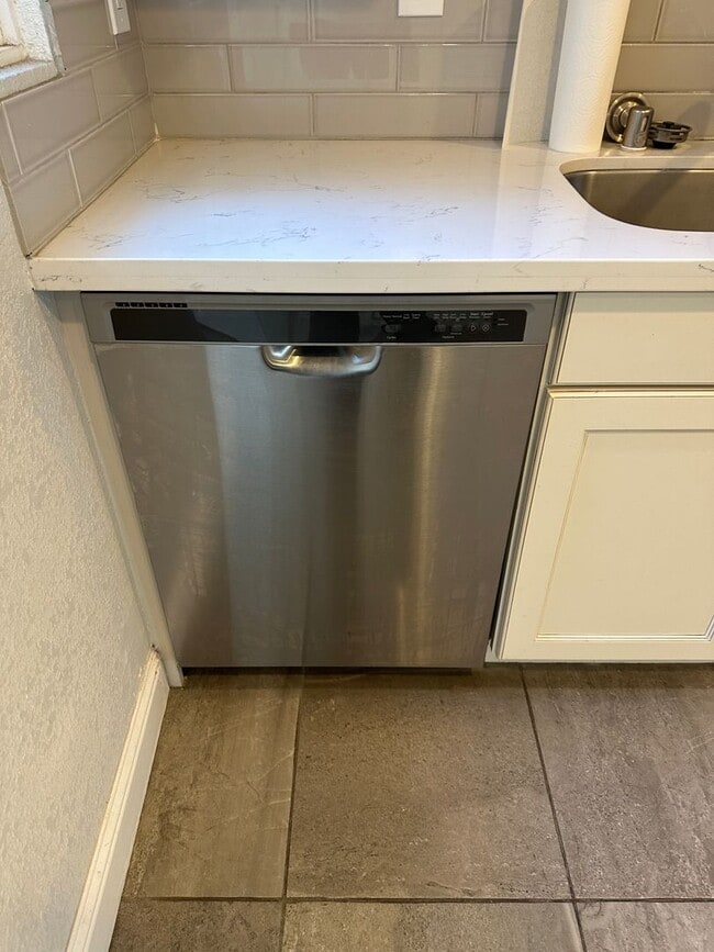 Building Photo - 204 Emerson Ave