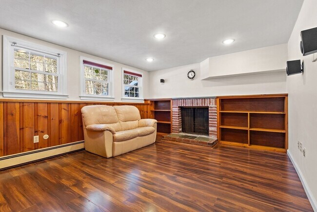 Building Photo - 77 Colonial Rd