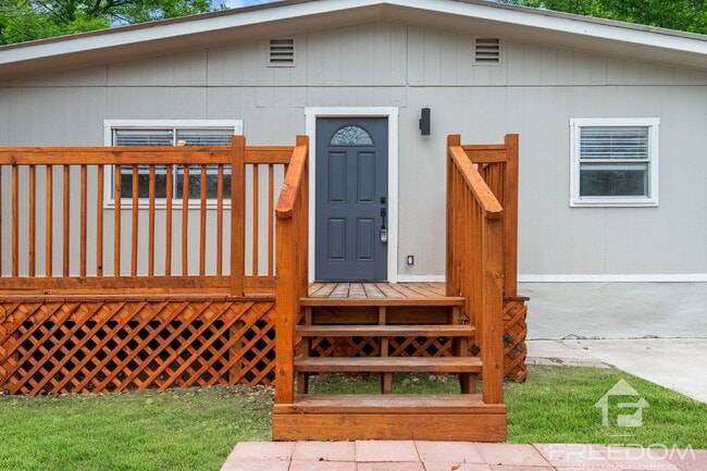 Building Photo - 1824 Katy St