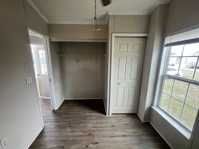 Building Photo - 3310 Chicago Bears St