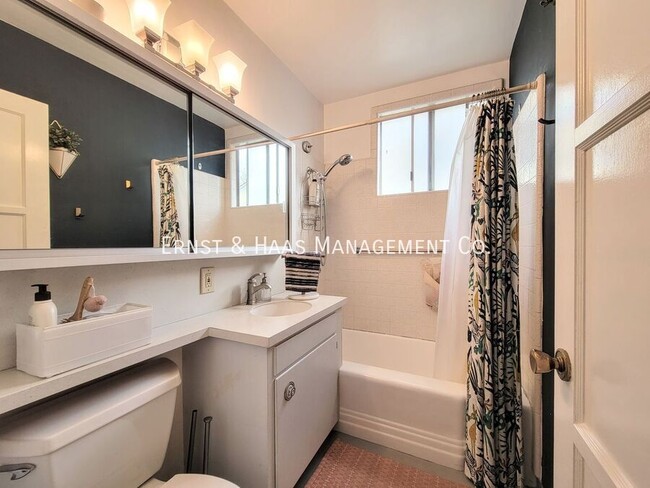 Building Photo - 5632 Hazelbrook Ave