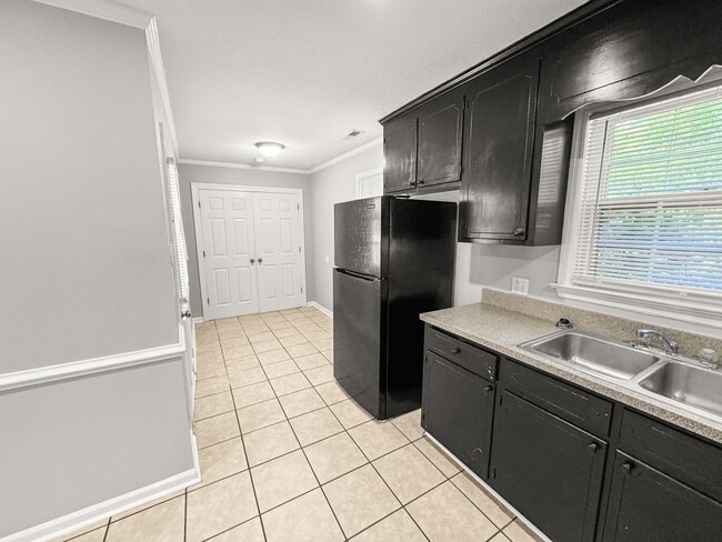 Building Photo - Nice 3 Bedroom Ranch