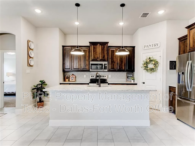 Building Photo - 1612 Town Creek Cir