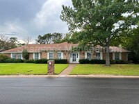 Building Photo - 3700 Greenleaf Dr