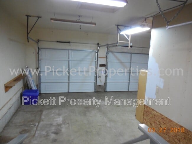 Building Photo - 1715 NW Saenz Ln