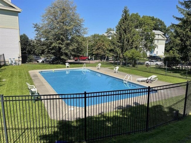 Building Photo - 285 Hildred Dr