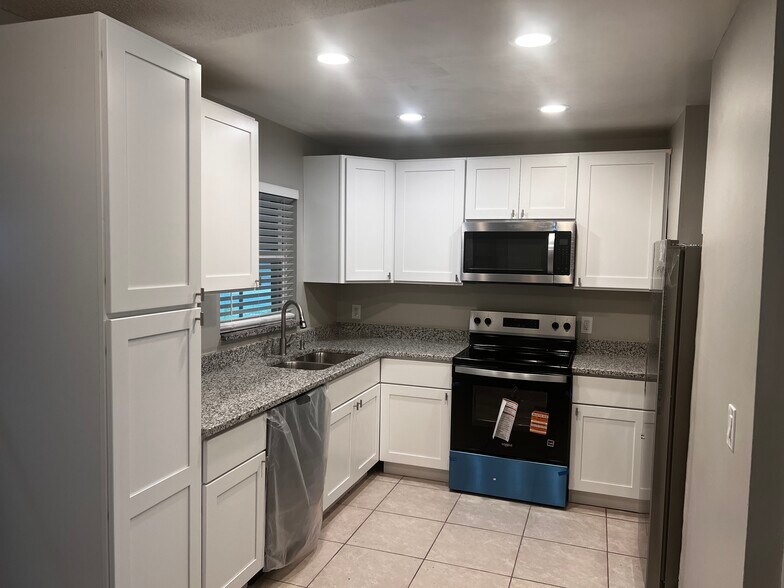 Building Photo - 4441 Calendula Dr