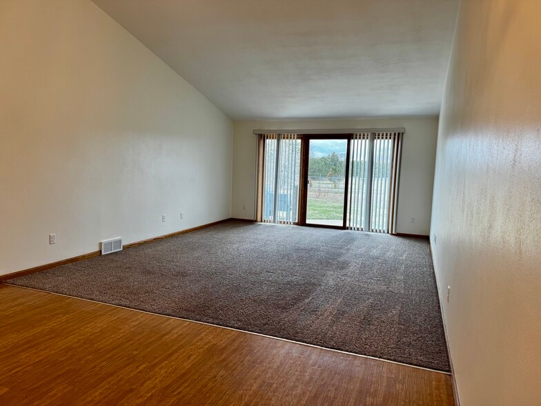 Livingroom - 3719 S Berryfield Ln