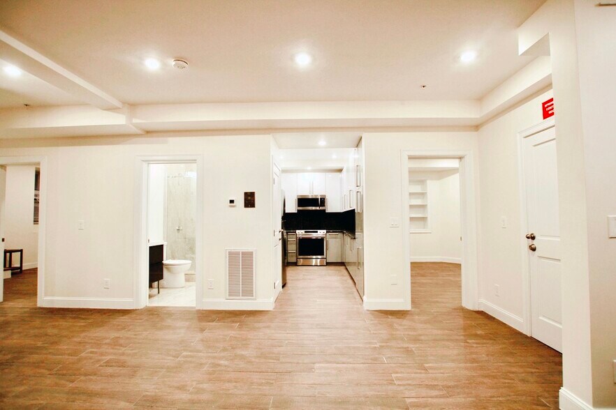 Primary Photo - 1614 Beacon St