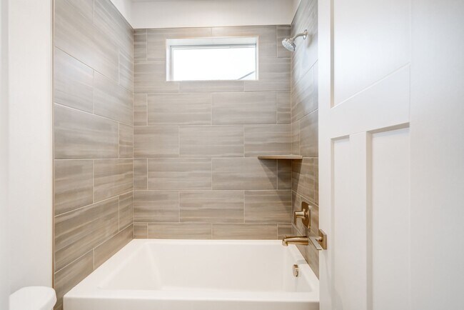 Building Photo - New Peaceful Retreat