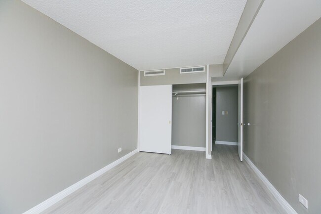 Building Photo - ? Spacious 2-Bedroom Condo at Fairway Manor – Incredible Value Near Waikiki! ?