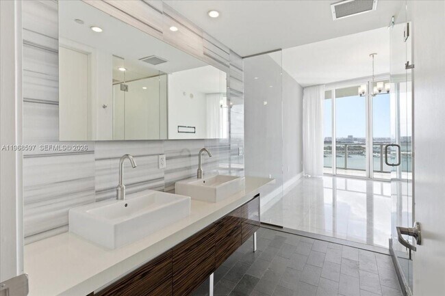 Building Photo - 1100 Biscayne Blvd