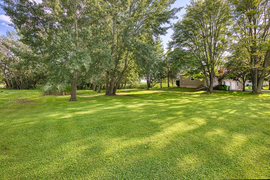 Nice Yard - W5881 Manitowoc Rd