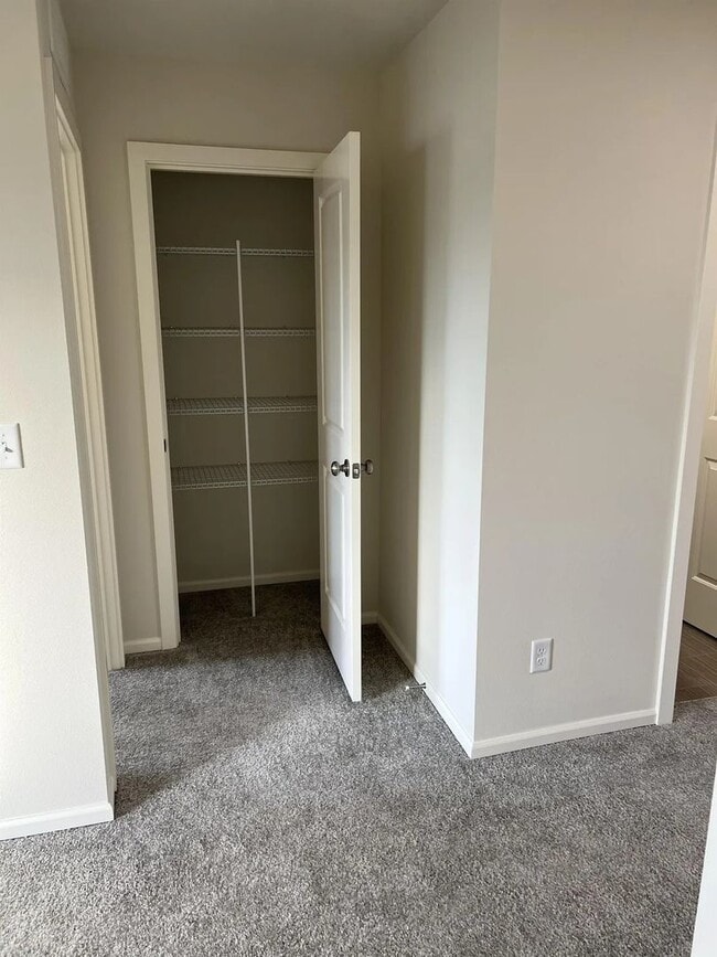 Building Photo - Enormous Two-Story Home- Available January 9th