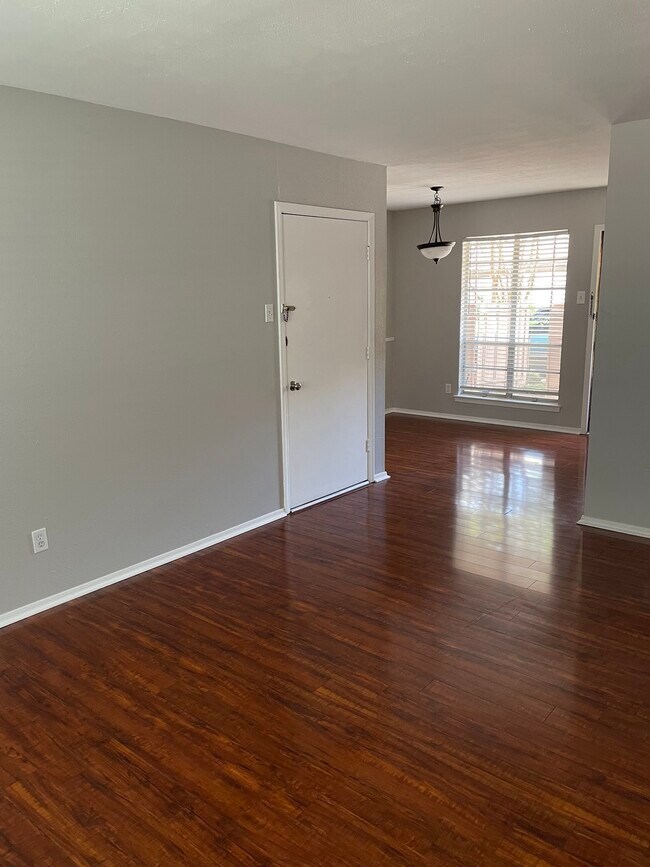 Building Photo - 10590 High Hollows Dr