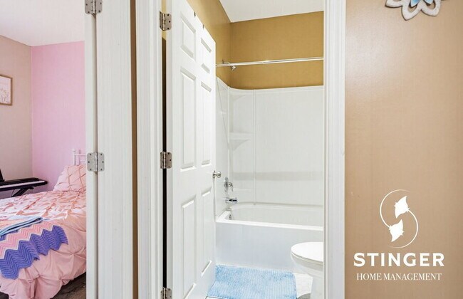 Building Photo - 11 Mint Farm Dr